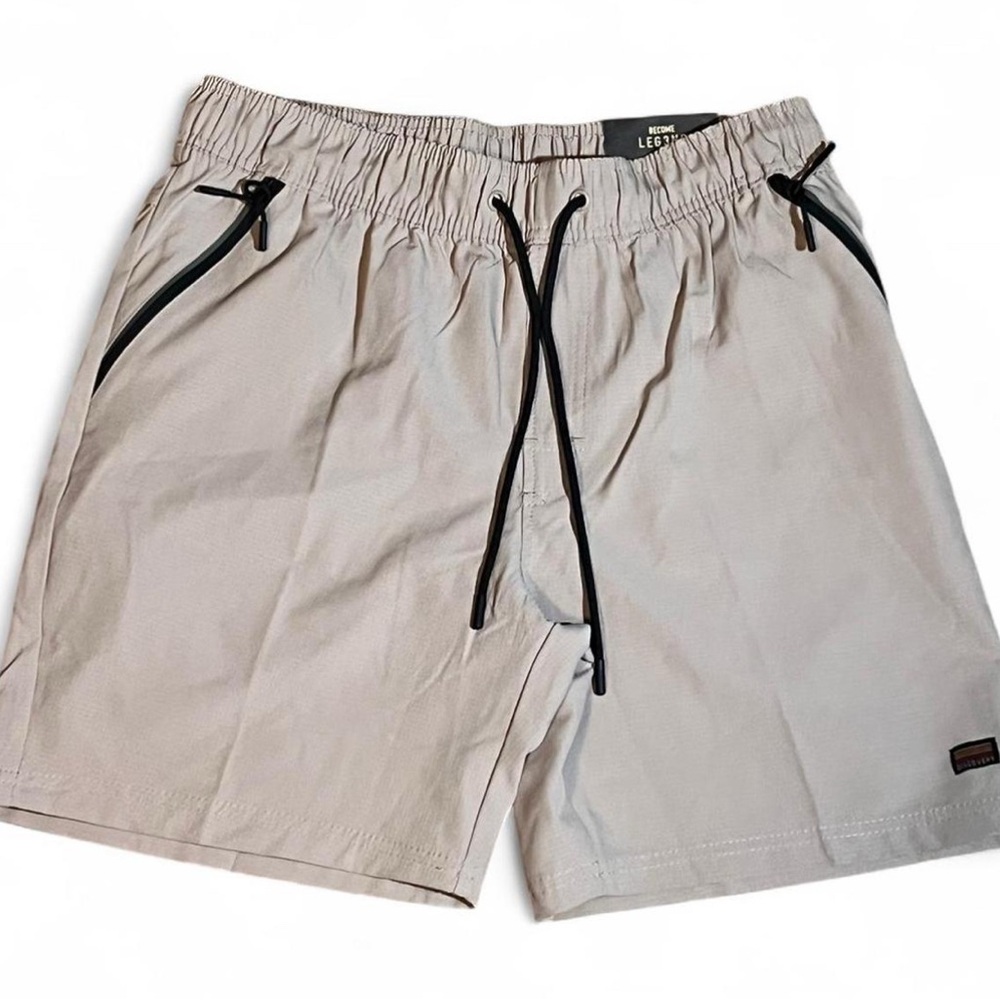 Discovery Men's Cream Athletic Shorts